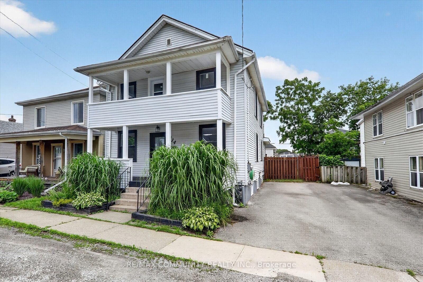 Property Photo: 114 Pilkington Street E ON L2V 1B4