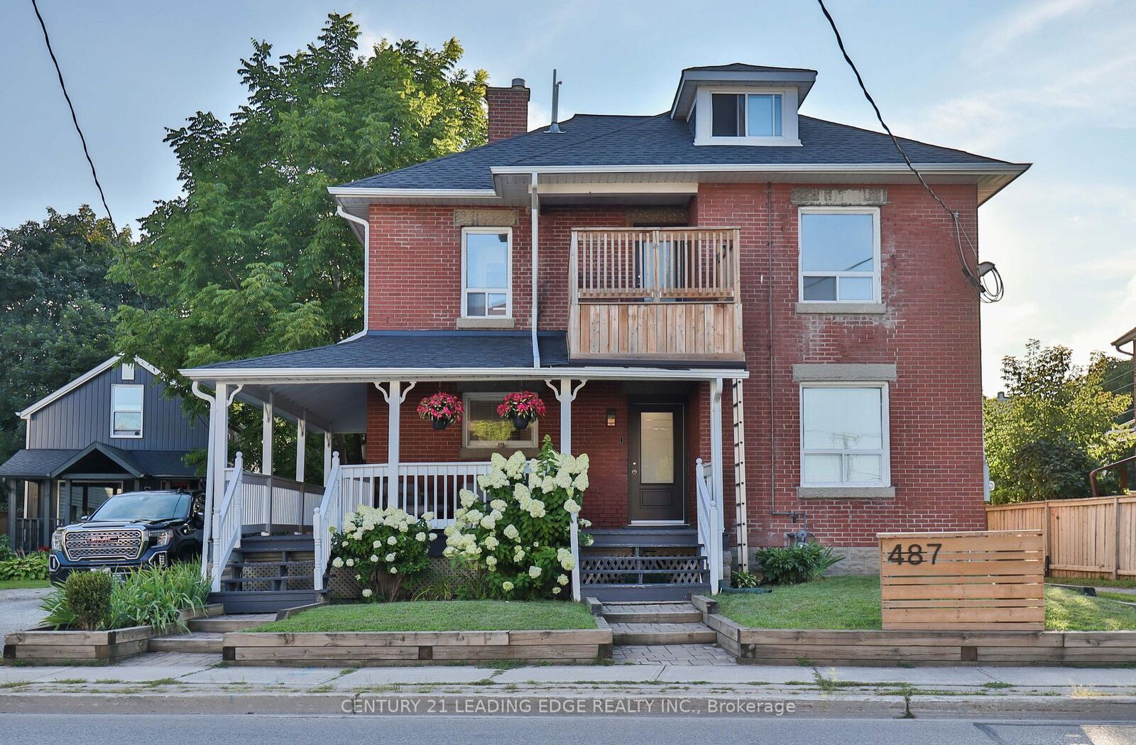 Property Photo:  487 Eagle Street A  ON L3Y 1K7 