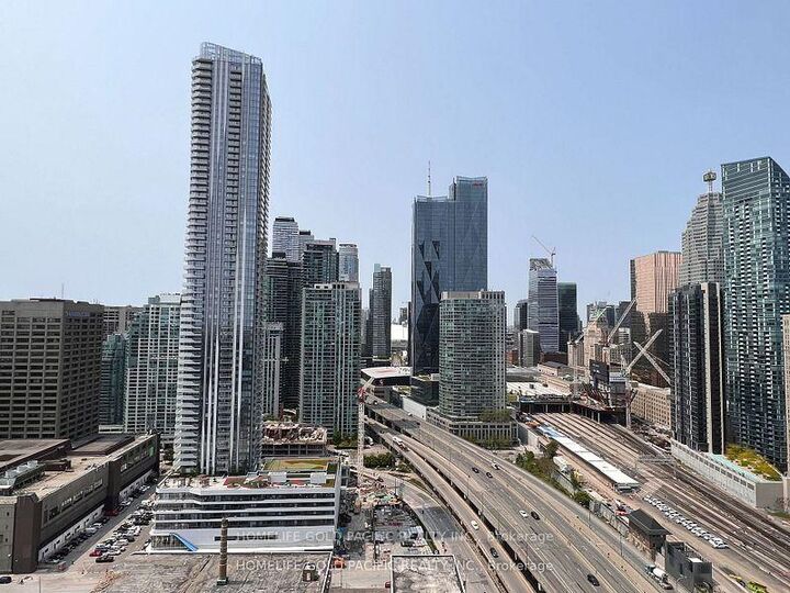 Property Photo:  55 Cooper Street 3212  ON M5E 0G1 