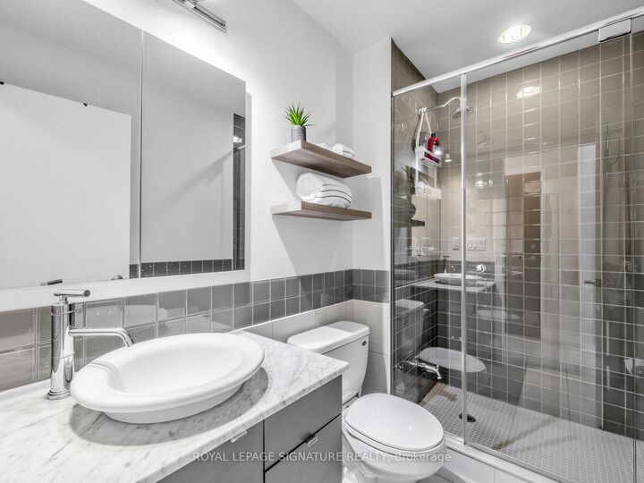 Photo de la propriété: 33 Lombard Street 3101 ON M5C 3H8