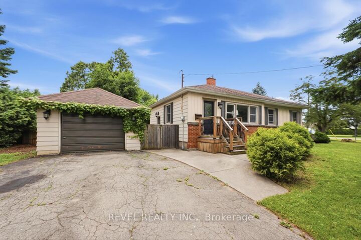 Property Photo: 16 Carrington Court ON L9A 4N6