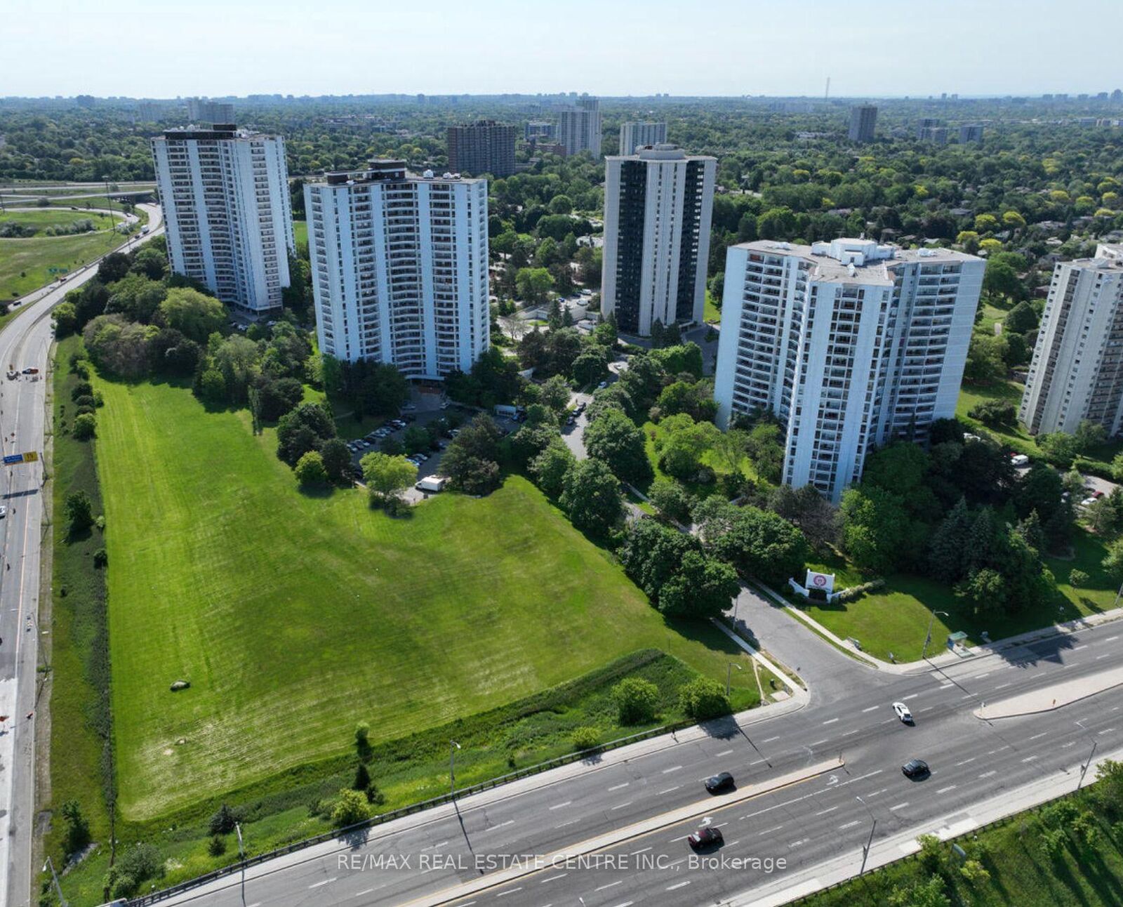 Property Photo:  50 Graydon Hall Drive 2114  ON M3A 3A5 