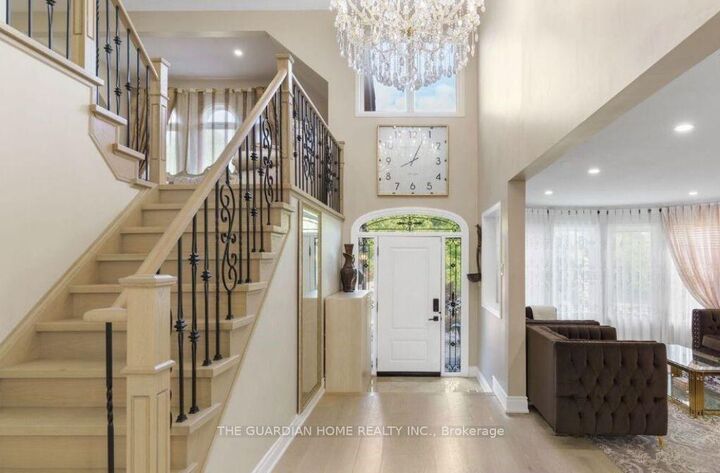 Property Photo:  101 McClellan Way  ON L4G 6M4 