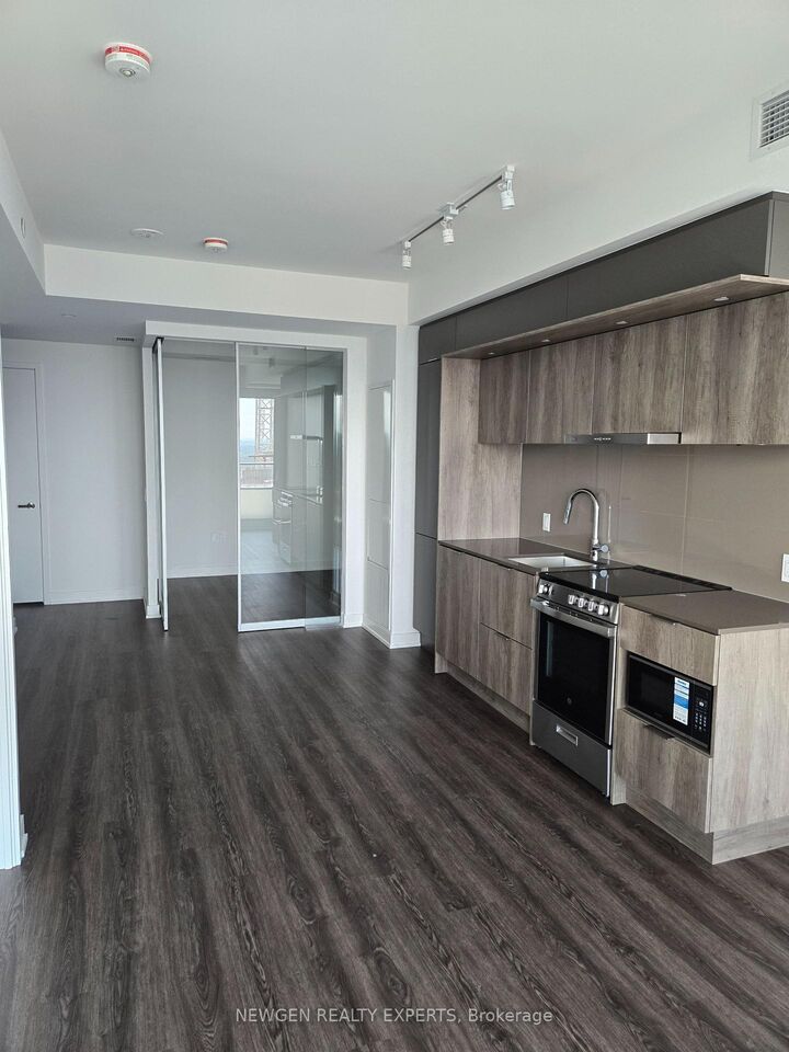 Property Photo:  448 Burnhamthorpe Road W 4701  ON L5B 0R4 