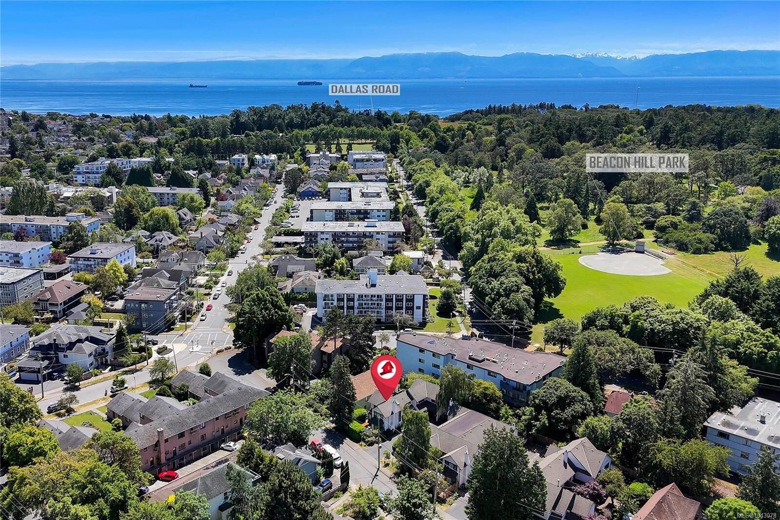 Property Photo: 977 Convent Pl #9 BC V8V 2Y9