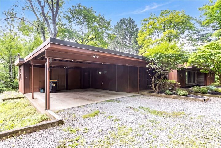 Property Photo:  136 Bradford Rd  PA 15015 