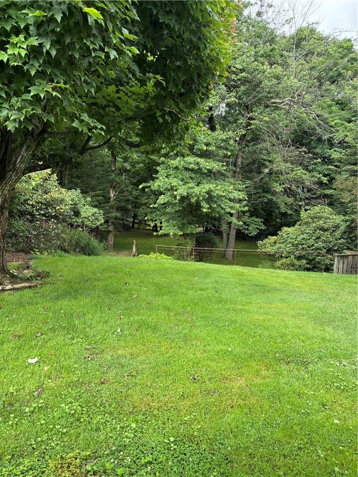 Property Photo:  307 Bayberry Dr  PA 15237 