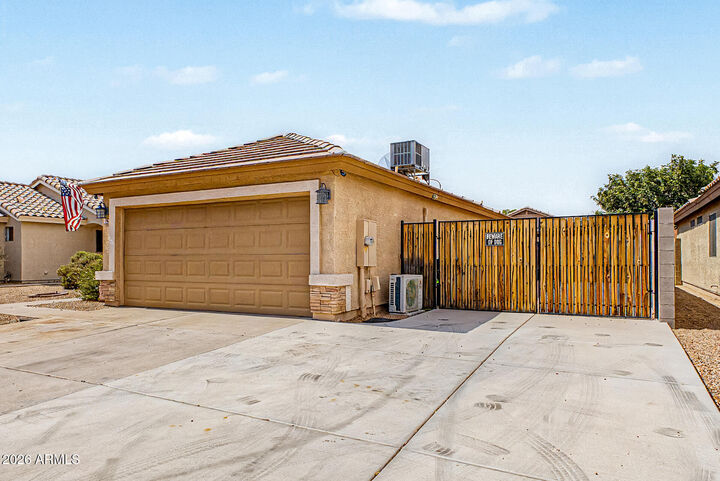 Property Photo:  896 E Graham Lane  AZ 85119 