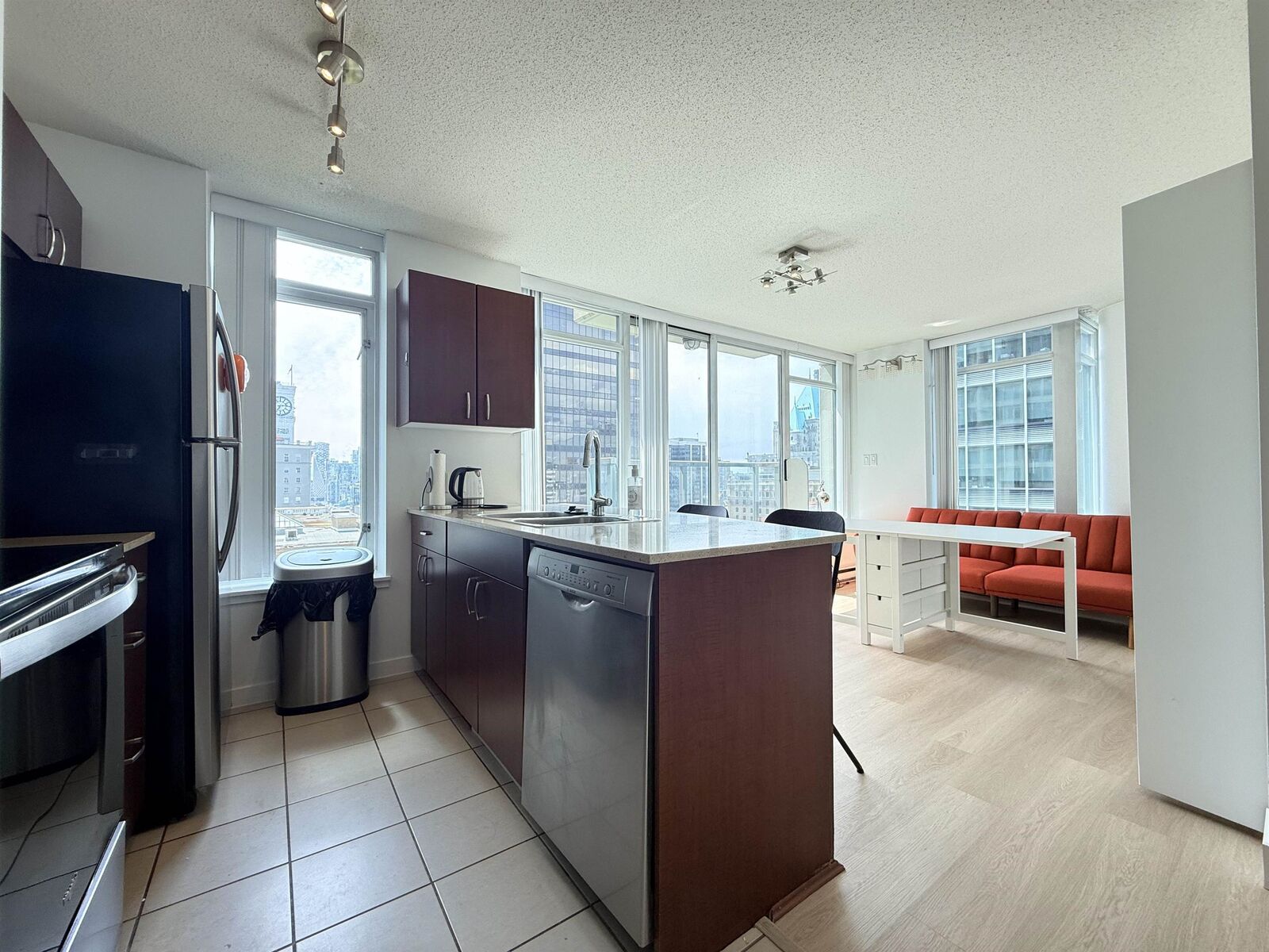 Property Photo:  610 Granville Street 1407  BC V6C 3T3 