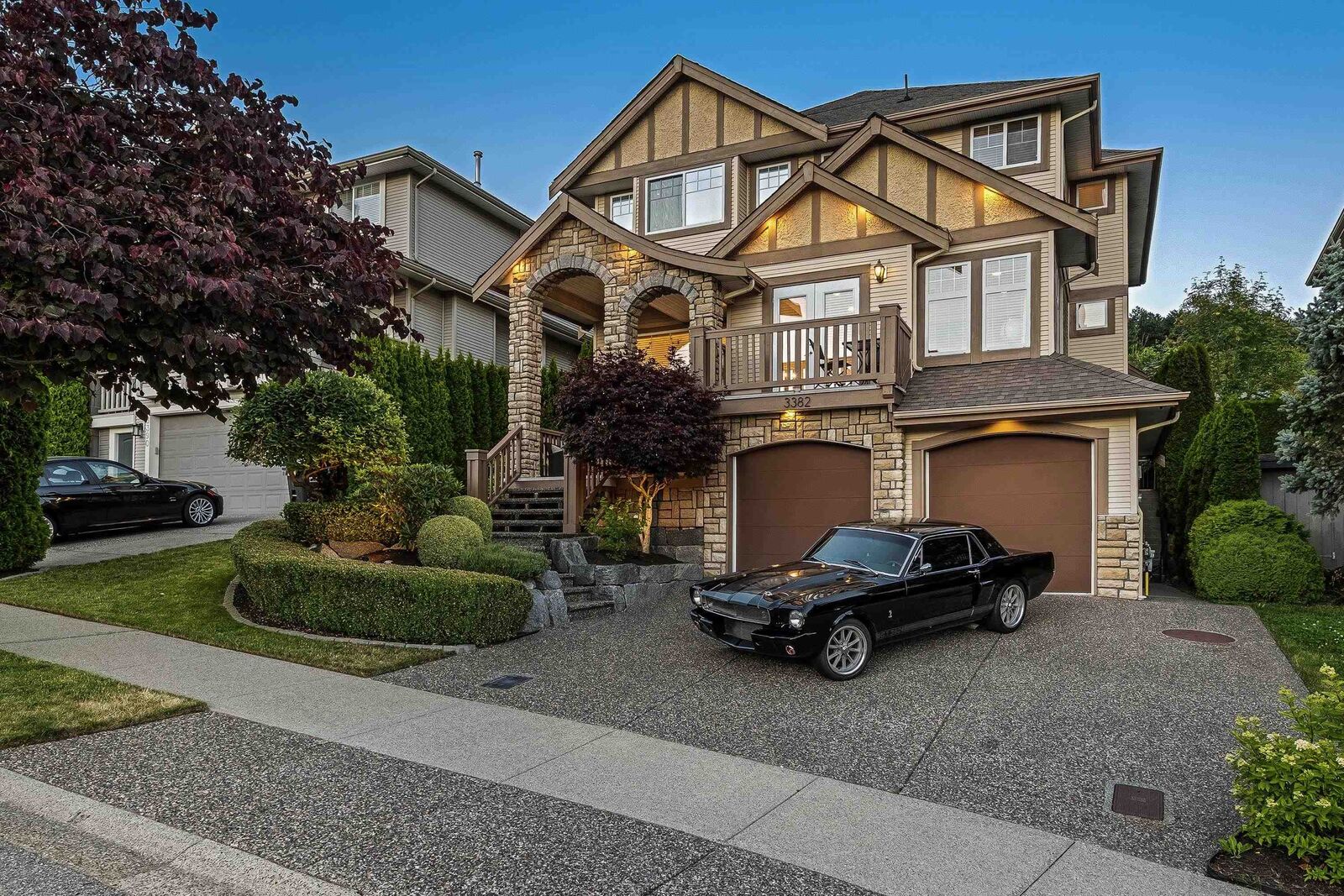 Property Photo: 3382 Applewood Drive BC V3G 3E1