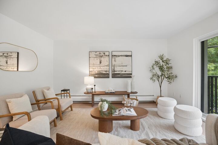 Property Photo: 1945 Woodway Place 305 BC V5B 4S4
