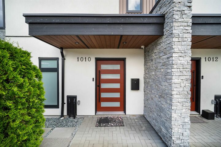 1010 Augusta Avenue — photo 1