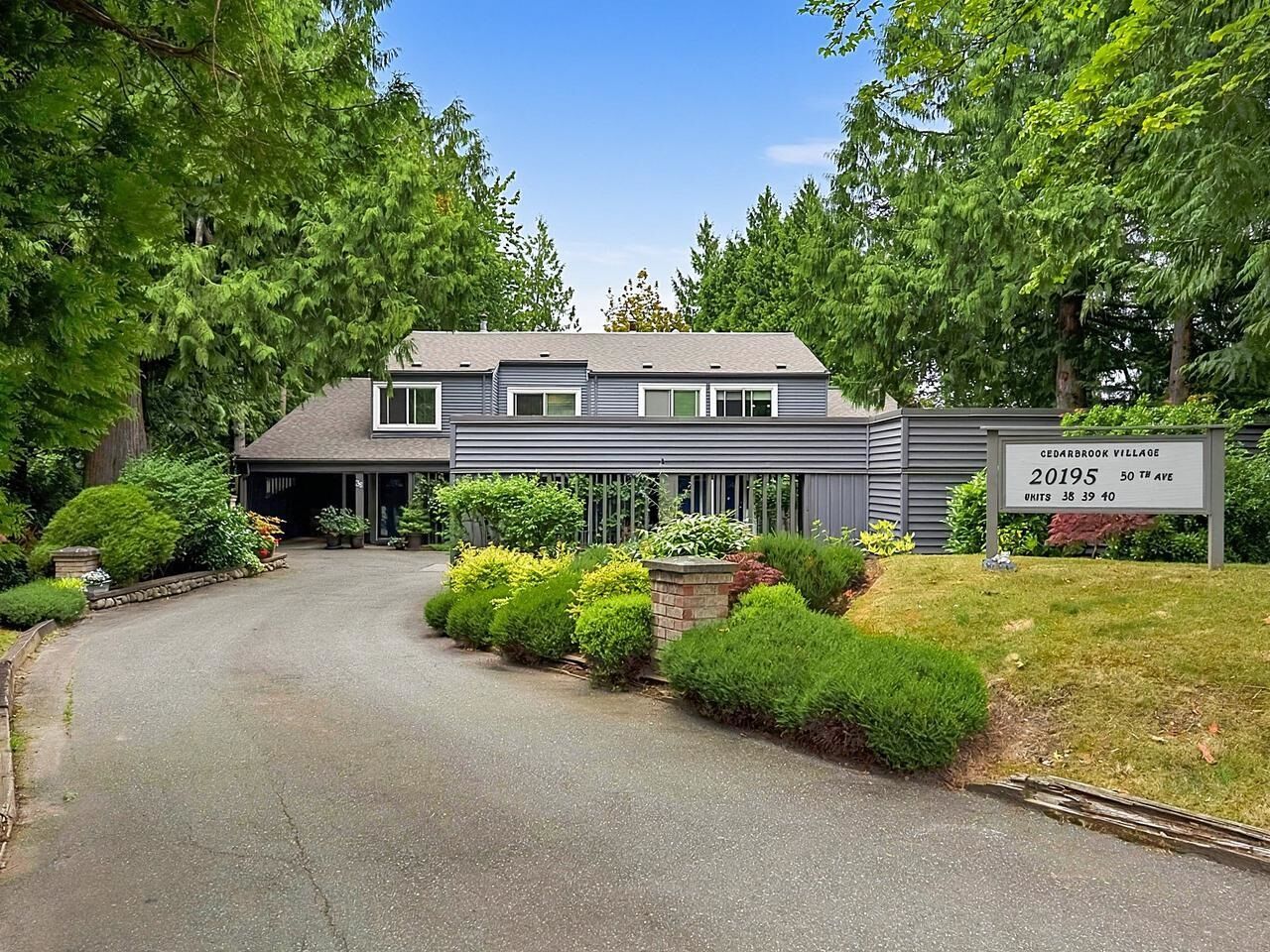 Property Photo: 20195 50 Avenue 38 BC V3A 6R8