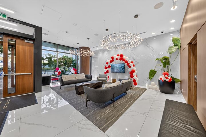 Property Photo: 4650 Brentwood Boulevard 811 BC V5C 0M3