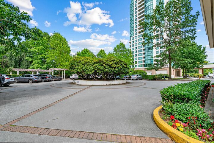 Property Photo: 5899 Wilson Avenue 1706 BC V5H 4R9