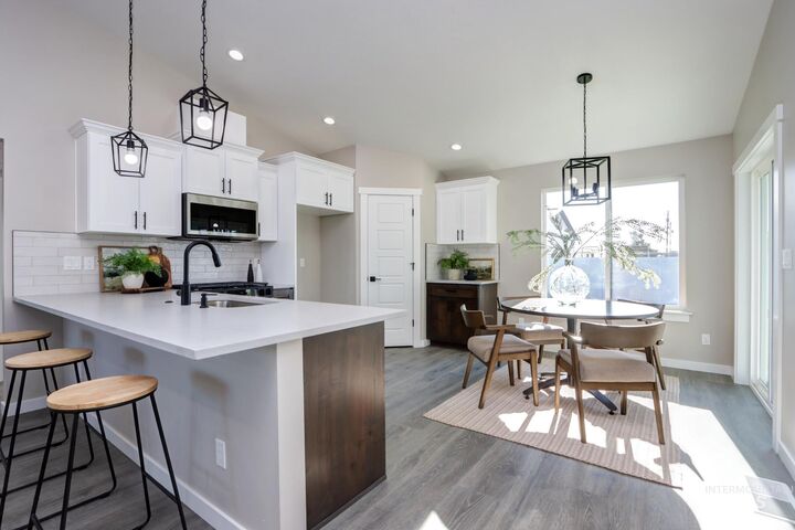 Property Photo: 848 N 5th St OR 97913