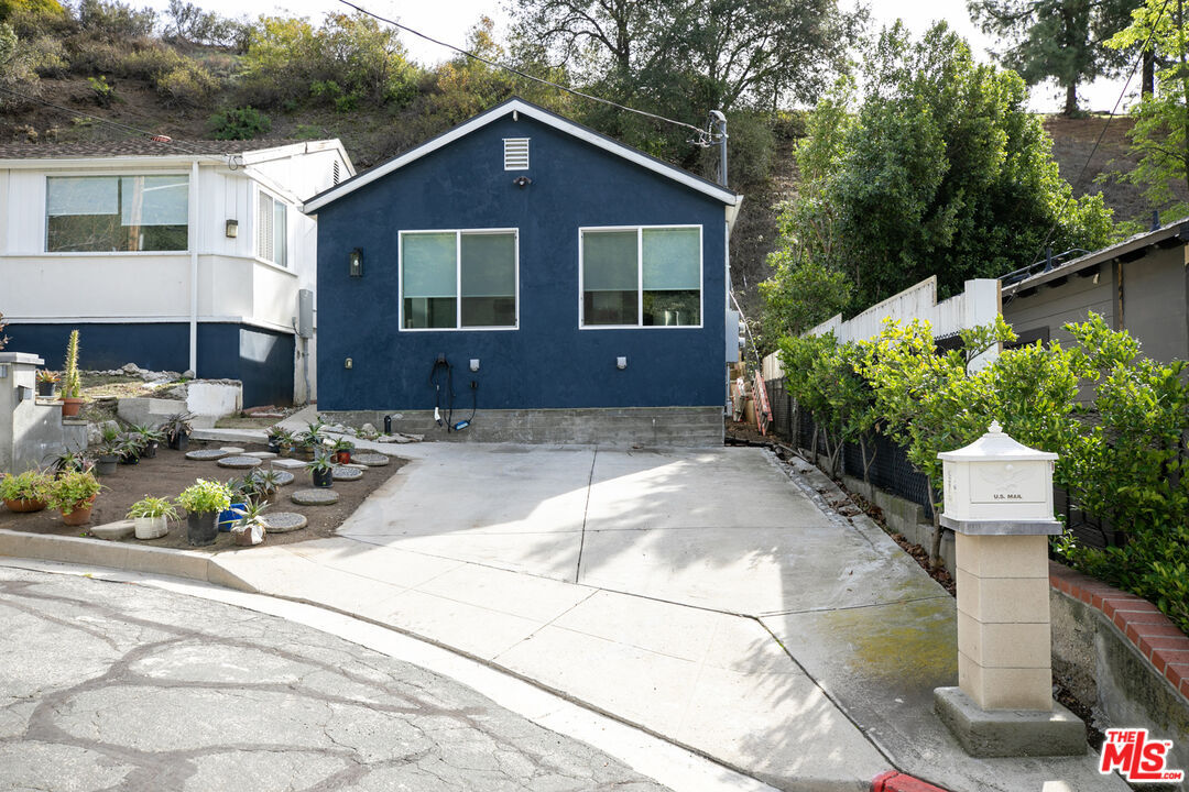 Property Photo:  2748 A Hollister Ter  CA 91206 