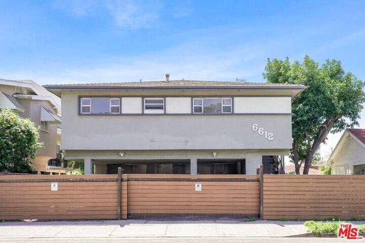 Property Photo:  6612 De Longpre Ave, Unit 5  CA 90028 