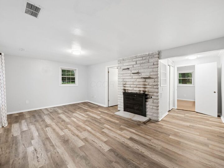 Property Photo: 1202 E Walnut Street OH 43081