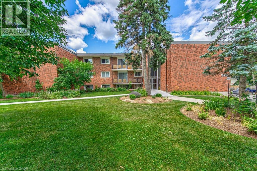 Property Photo:  326 Erb Street West 17  ON N2L 1W3 