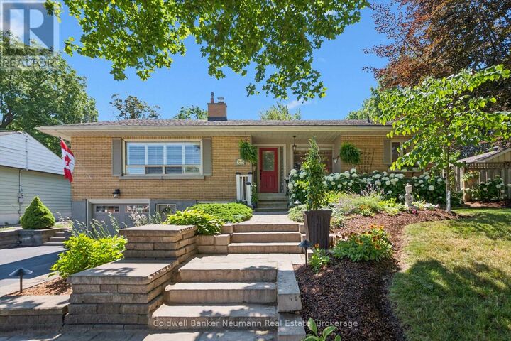 25 Bennett Avenue — photo 1