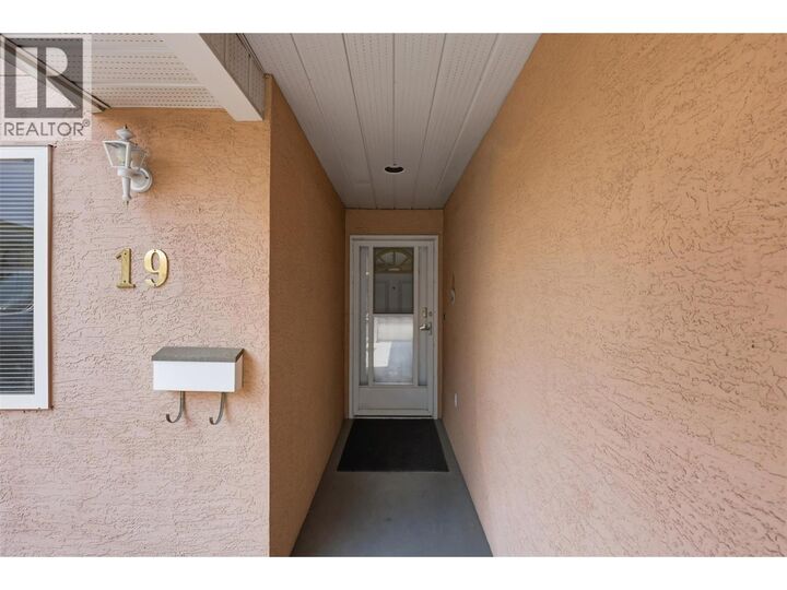 Property Photo: 1285 14th Street 19 BC V2B 8K9