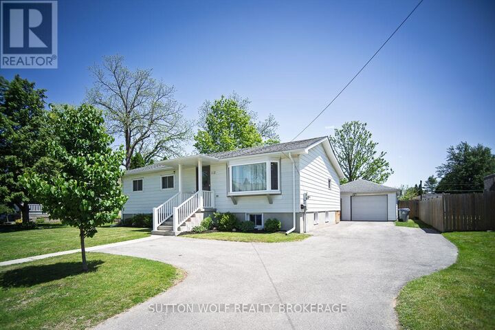 Property Photo:  112 Metcalfe Street East  ON N7G 1P3 
