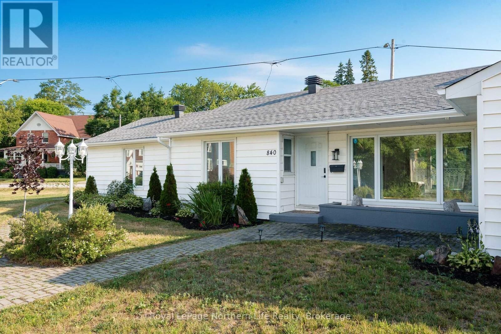 Property Photo: 840 McLaren Street ON P1B 3L8