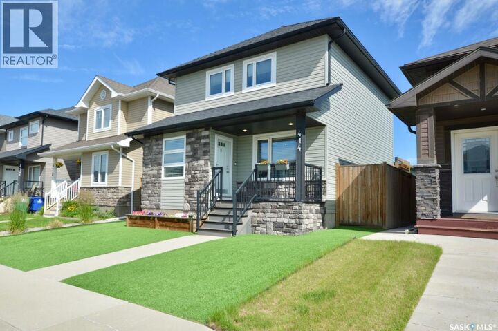 Property Photo: 414 Veltkamp Crescent SK S7T 0S2
