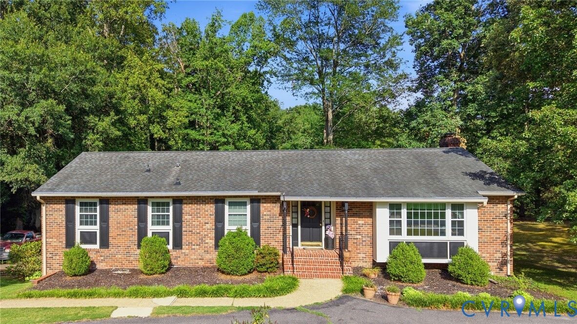 Property Photo: 10258 Malabar Circle VA 23116