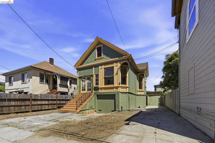 Property Photo: 956 53rd St CA 94608