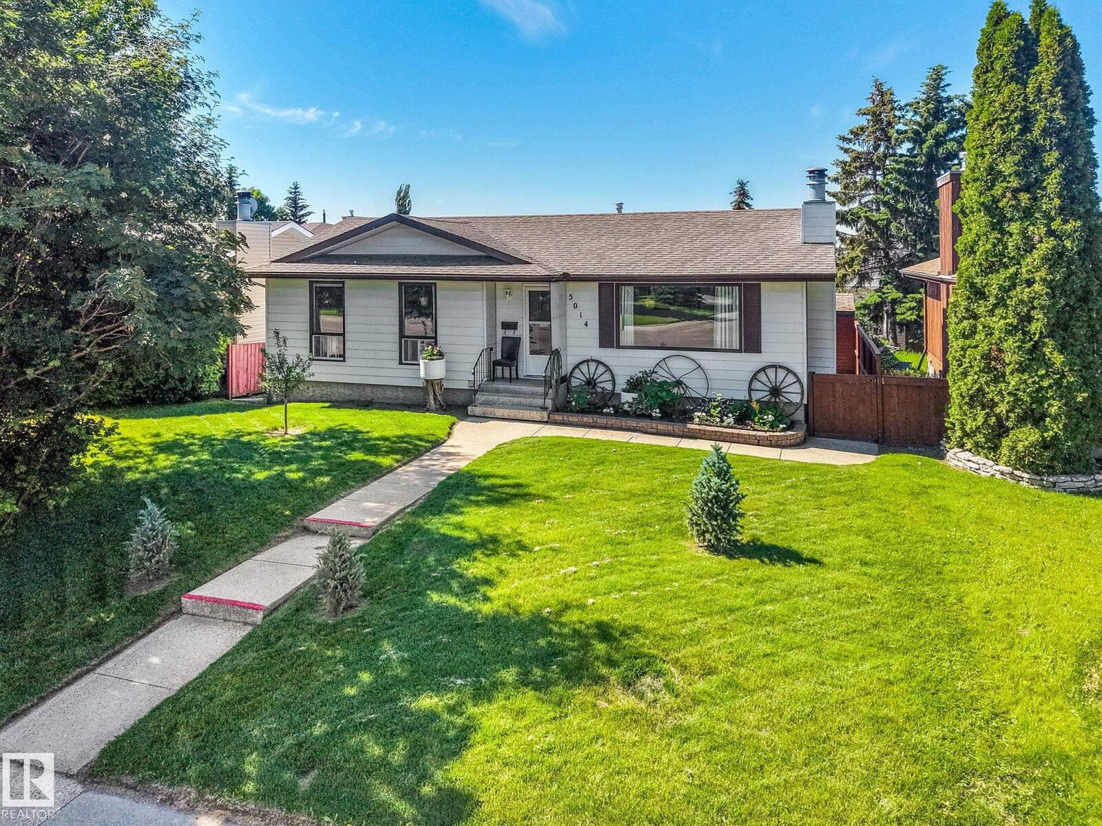 Property Photo:  5014 57 Avenue  AB T7Z 1A6 