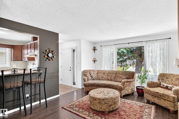 3724 54 Street — photo 1