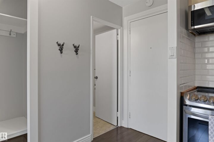 Property Photo: 9816 112 Street NW 705 AB T5K 1L5