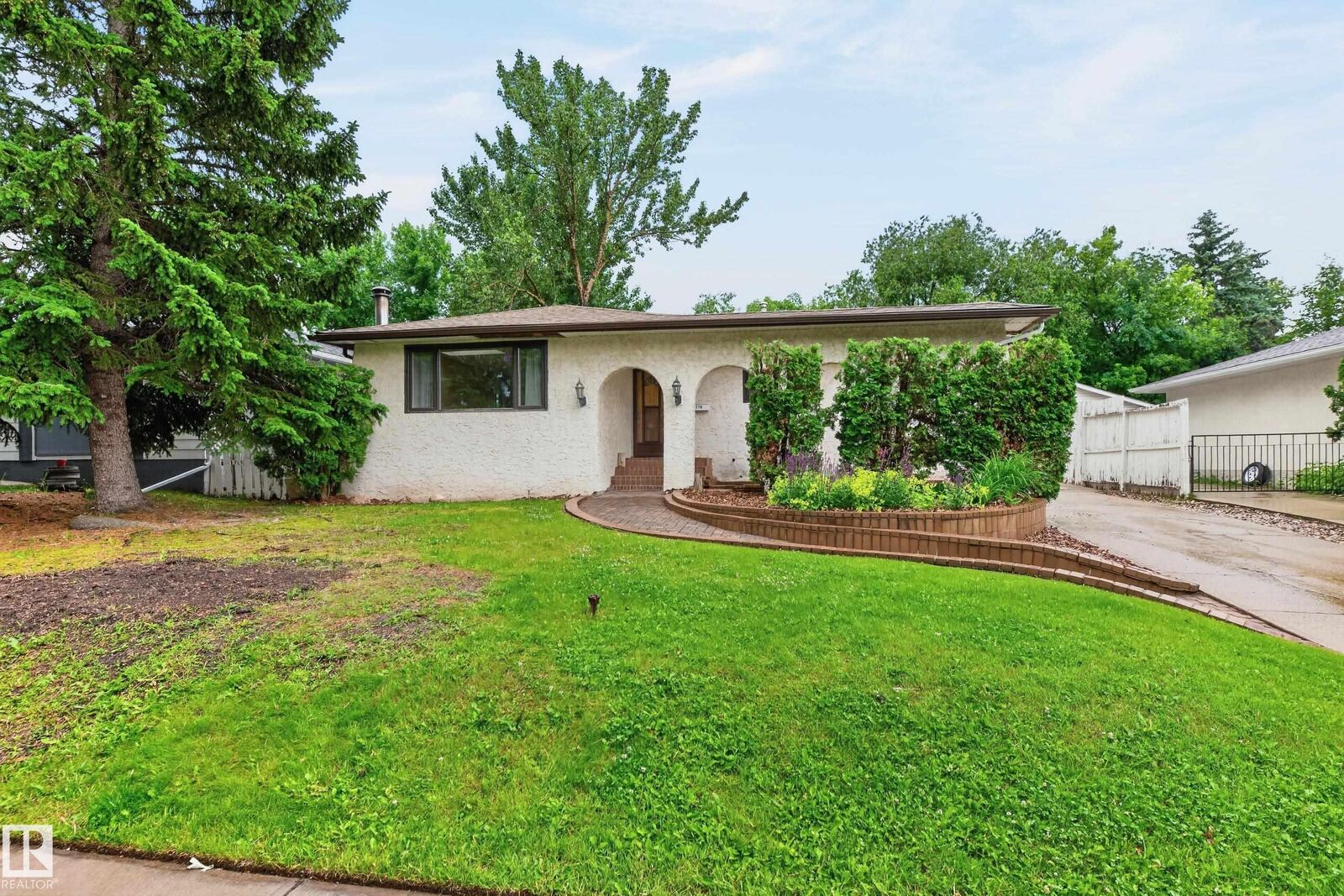 Property Photo: 116 Garland Crescent AB T8A 2R2
