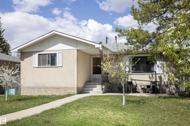 Photo de la propriété: 10428 68 Avenue NW AB T6H 2A9