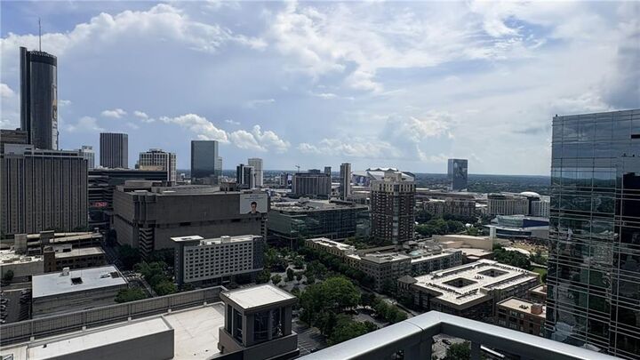 Property Photo: 400 W Peachtree Street NW 2905 GA 30308
