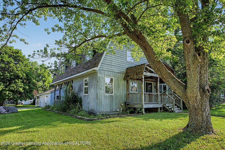 Property Photo: 701 Edwards Street MI 48837