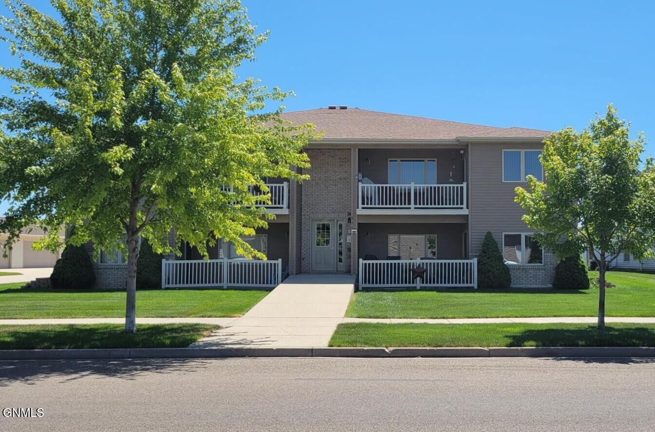 Property Photo:  961 Santa Fe Avenue 1  ND 58504 