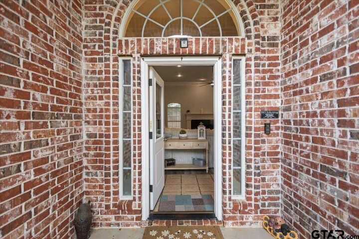 Property Photo: 305 Bridgers Hill Rd TX 75604