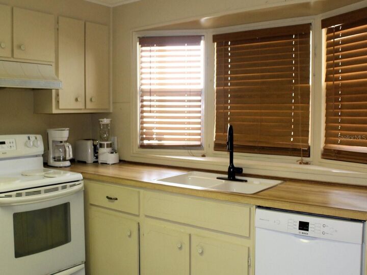 Property Photo:  476 Needle Palm Street  FL 33778 