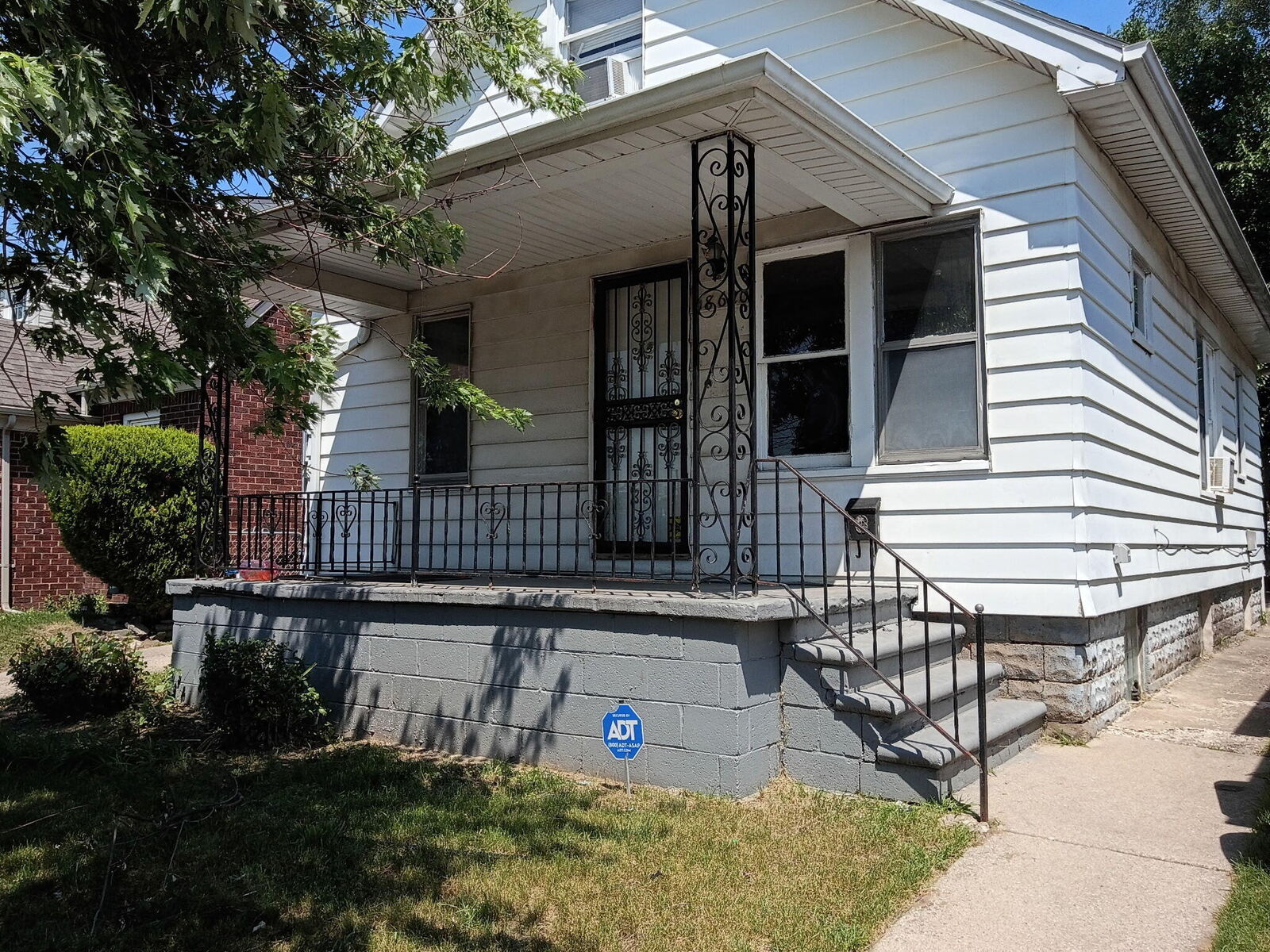 Property Photo:  18620 Charest Street  MI 48234 