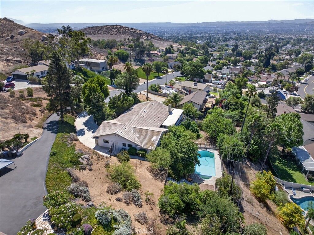 Property Photo: 5462 Sierra Vista CA 92505