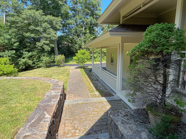 Property Photo:  