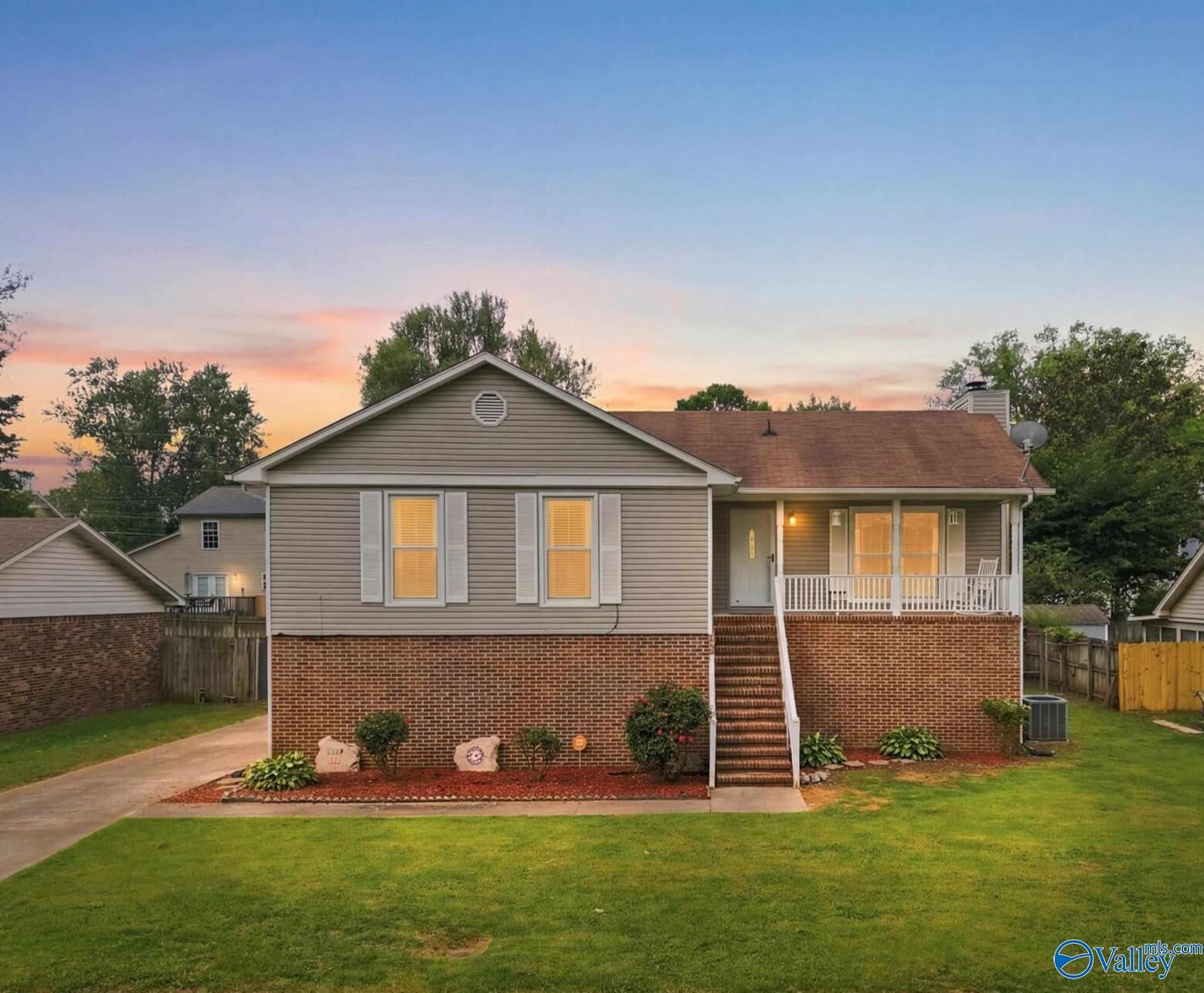 Property Photo:  1061 Sandy Springs Road NW  AL 35806 