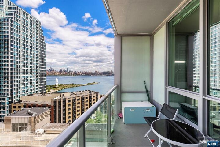 Property Photo:  20 Newport Parkway 1812  NJ 07310 