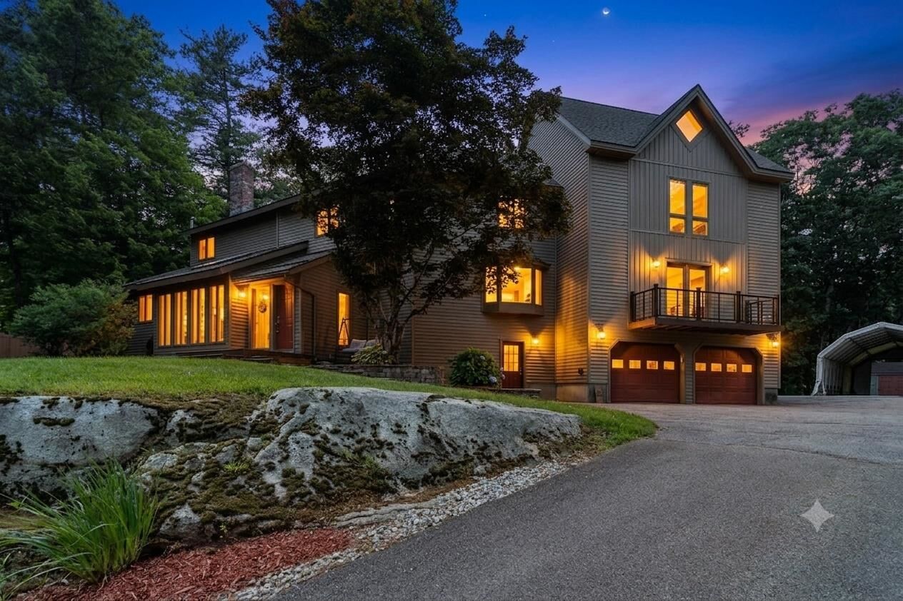 Property Photo:  18 Windsor Boulevard  NH 03053 