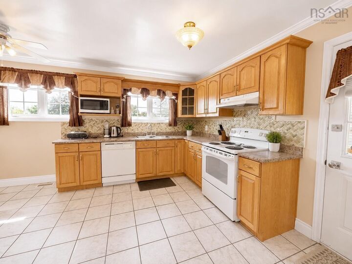 Property Photo:  136 Flying Cloud Drive  NS B2W 4V7 