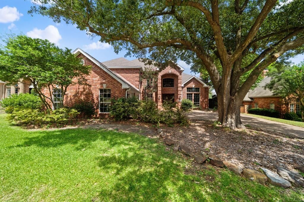 Property Photo: 917 Hills Creek Drive TX 75072