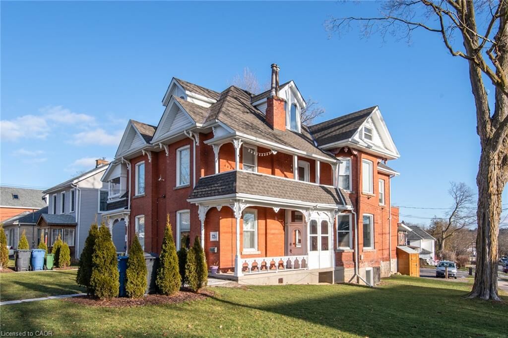 Property Photo:  
